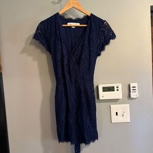 Diane von Furstenberg Lace Romper V-Neck Short Sleeve Navy Blue Belted‎ Size 8